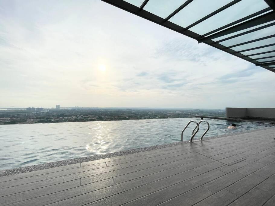 Quartz Near To Jonker Walk With Infinity Pool Cozy 3B2B Apartman Malacca Kültér fotó