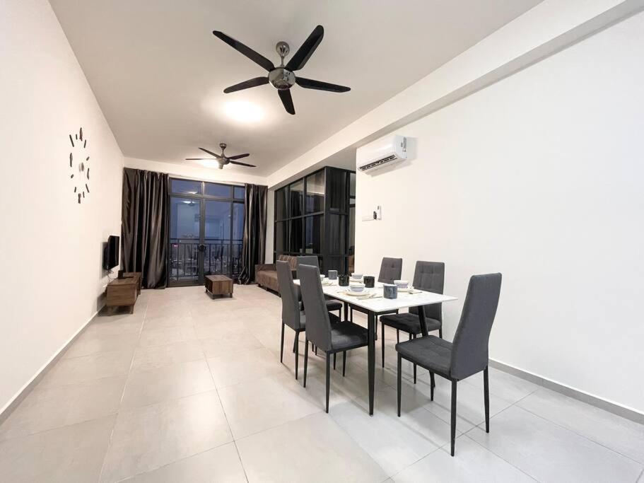 Quartz Near To Jonker Walk With Infinity Pool Cozy 3B2B Apartman Malacca Kültér fotó