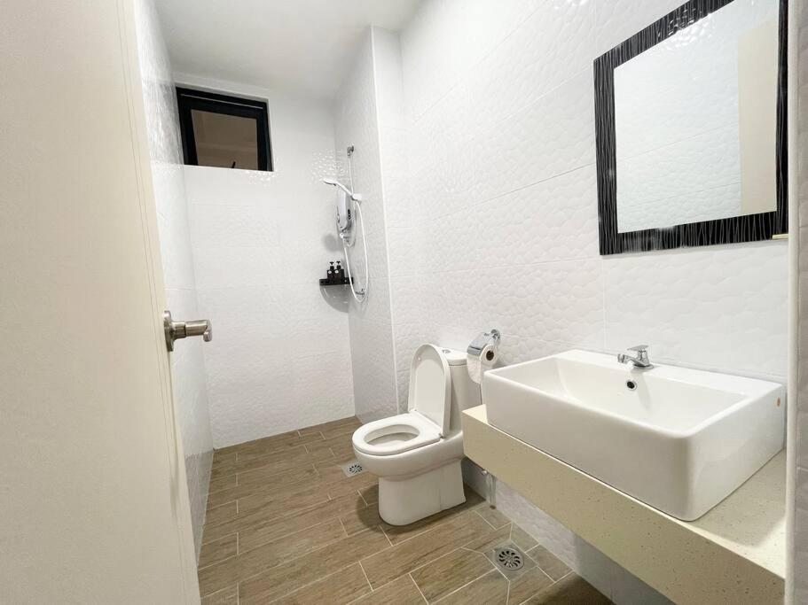 Quartz Near To Jonker Walk With Infinity Pool Cozy 3B2B Apartman Malacca Kültér fotó