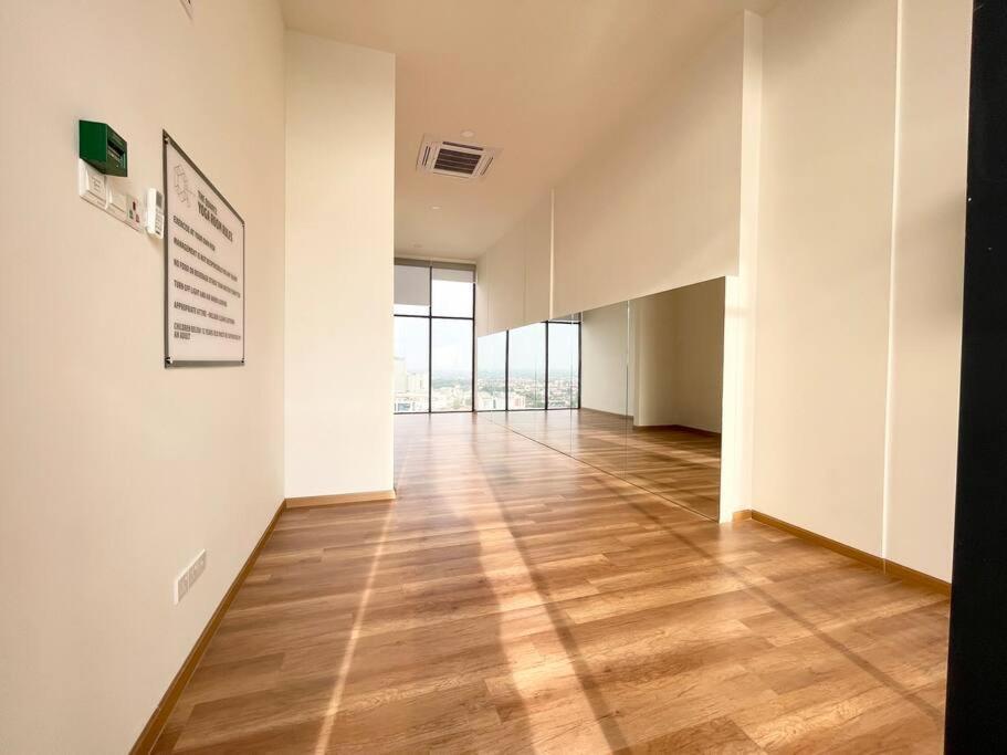 Quartz Near To Jonker Walk With Infinity Pool Cozy 3B2B Apartman Malacca Kültér fotó