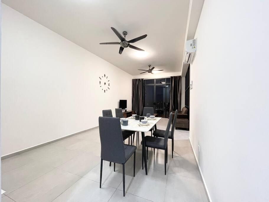 Quartz Near To Jonker Walk With Infinity Pool Cozy 3B2B Apartman Malacca Kültér fotó