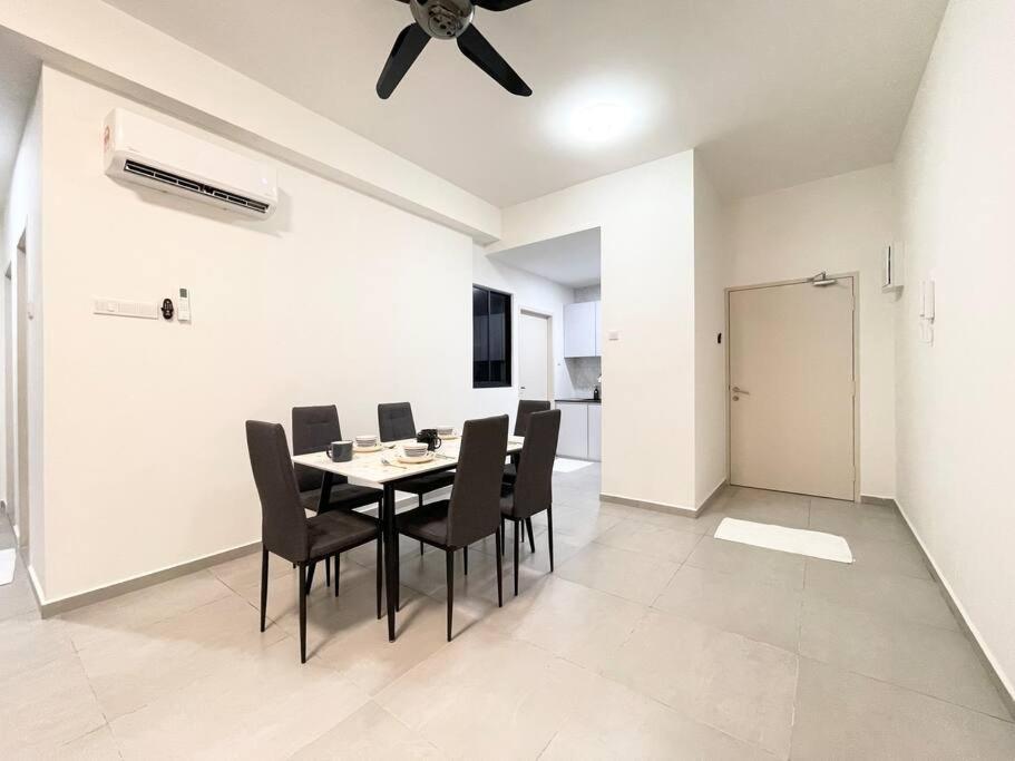 Quartz Near To Jonker Walk With Infinity Pool Cozy 3B2B Apartman Malacca Kültér fotó